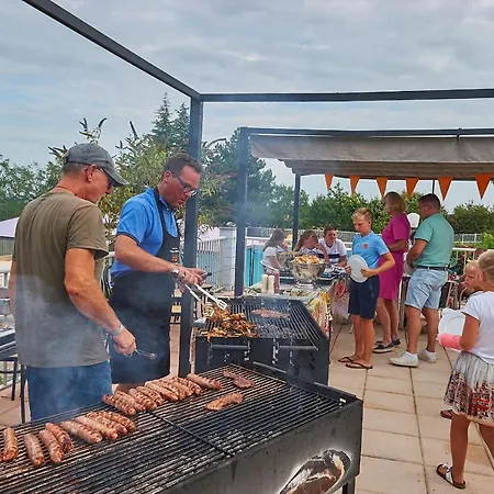 Domaine De بيت للعطل Lanzac